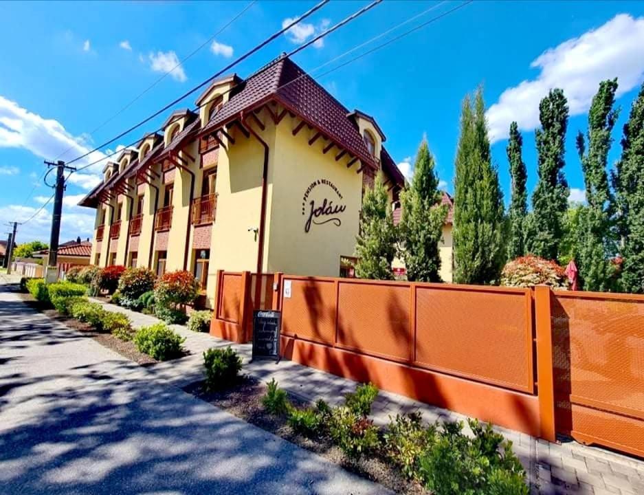 Jolan Pension & Restaurant Cicov Eksteriør bilde