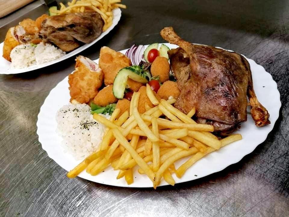 Jolan Pension & Restaurant Cicov Eksteriør bilde