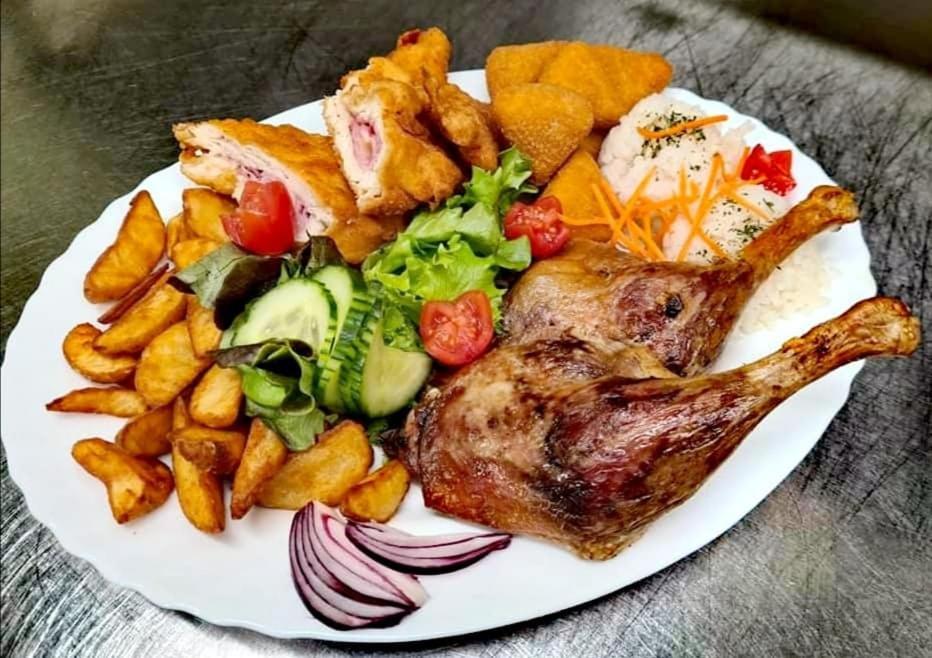 Jolan Pension & Restaurant Cicov Eksteriør bilde